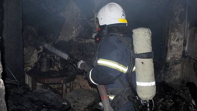 Під час пожежі в Миколаєві загинув чоловік. Ще п’ятьох людей вдалося врятувати
