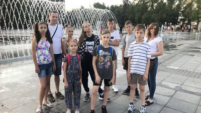 Будинок сімейного типу. Миколаївська родина виховує п'ятнадцятьох дітей Будинок сімейного типу. Миколаївська родина виховує п'ятнадцятьох дітей