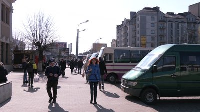 18 березня на Прикарпатті припинять залізничні та автобусні перевезення