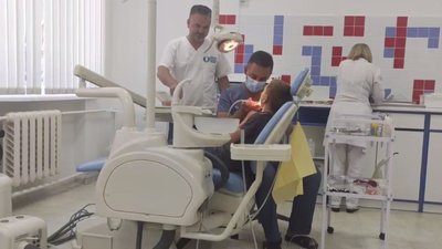 Стоматологи працюють у Херсоні