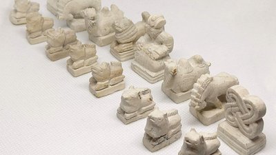 Кам'яні, дорожні і архітекторські: у день шахів показали фігури з фондів рівненського музею Кам'яні, дорожні і архітекторські: у день шахів показали фігури з фондів рівненського музею