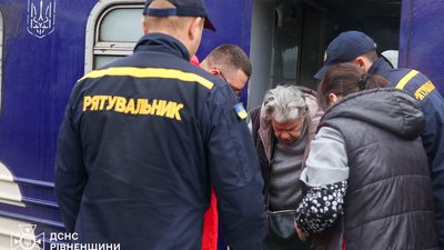 16 евакуаційний потяг прибув на Рівненщину