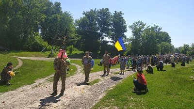 На Чернігівщині попрощалися з солдатом Ігорем Бондаренком, який загинув під час виконання бойового завдання на Донеччині На Чернігівщині попрощалися з солдатом Ігорем Бондаренком, який загинув під час виконання бойового завдання на Донеччині