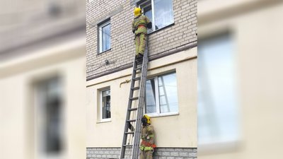 Рятувальники допомогли дівчинці, яка зачинилася у кімнаті в квартирі на Рівненщині