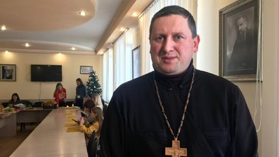 Теплий віск нагадує про дім: у Тернополі переселенці виготовляли стрітенські свічки Теплий віск нагадує про дім: у Тернополі переселенці виготовляли стрітенські свічки