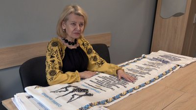 Як матері та дружини загиблих захисників з Нововолинська вишивають "Рушник Пам’яті" Як матері та дружини загиблих захисників з Нововолинська вишивають "Рушник Пам’яті"