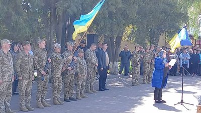На Чернігівщині попрощалися з трьома військовими, які під час бойового завдання, загинули на Донеччині На Чернігівщині попрощалися з трьома військовими, які під час бойового завдання, загинули на Донеччині