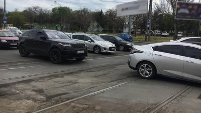 Затори в Одесі: патрульні оштрафували компанію-підрядника, яка ремонтувала дорогу Затори в Одесі: патрульні оштрафували компанію-підрядника, яка ремонтувала дорогу