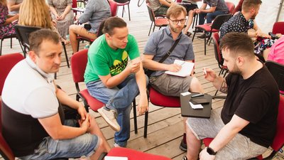 У Франківську проводять благодійні ігри "Що? Де? Коли?", щоб зібрати гроші для бійців "десятки"
