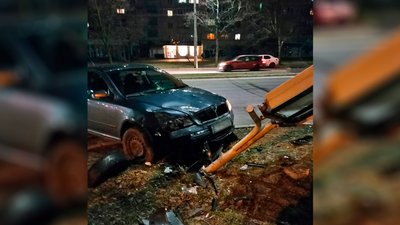 У Чернігові п’яний водій на Skoda зніс сітілайт У Чернігові п’яний водій на Skoda зніс сітілайт