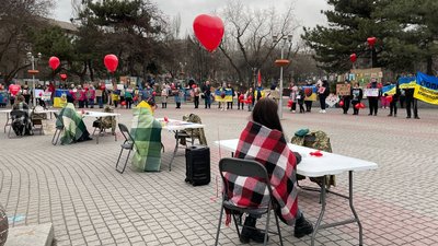 У Запоріжжі пройшла акція "Два серця у полоні" на підтримку українських військовополонених