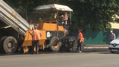 У Житомирі почали ремонт дороги на вулиці Грушевського У Житомирі почали ремонт дороги на вулиці Грушевського