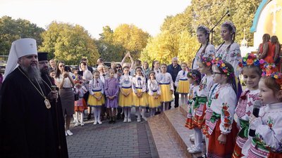 Хмельничани зустрічають митрополита Епіфанія, 14 жовтня 2023, Хмельницький Хмельничани зустрічають митрополита Епіфанія, 14 жовтня 2023, Хмельницький