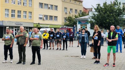 Ветерани, рідні загиблих: в Ужгороді відбувся пробіг у пам’ять про полеглих на Сході України Ветерани, рідні загиблих: в Ужгороді відбувся пробіг у пам’ять про полеглих на Сході України