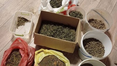 Рушниця, гранати та набої — на Черкащині дев'ятьох людей підозрюють у збуті зброї Рушниця, гранати та набої — на Черкащині дев'ятьох людей підозрюють у збуті зброї