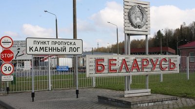 На кордоні Білорусі та ЄС у чергах стоїть понад тисяча фур