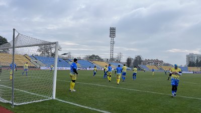 "Футбол заради перемоги": В Ужгороді відбувся благодійний матч на підтримку ЗСУ "Футбол заради перемоги": В Ужгороді відбувся благодійний матч на підтримку ЗСУ