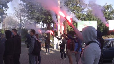 В Запоріжжі відбулася акція протесту проти банкрутства ДП "Таврія" В Запоріжжі відбулася акція протесту проти банкрутства ДП "Таврія"