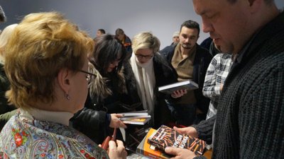 Четверо учасників бойових дій на Донбасі презентували свої нові книги в Дніпрі (ФОТО) Четверо учасників бойових дій на Донбасі презентували свої нові книги в Дніпрі (ФОТО)