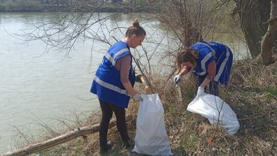 Працівники Дністровського БУВРу поприбирали сміття поблизу водойм і дамб Івано-Франківщини