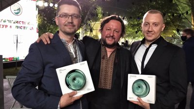 Пружина з зеленого мармуру: новий дизайн Шевченківській премії Пружина з зеленого мармуру: новий дизайн Шевченківській премії