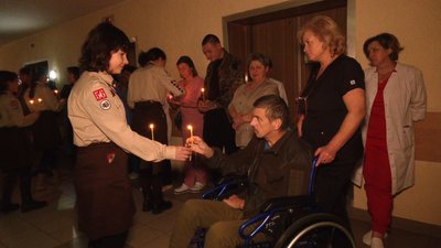 Пластуни передали Вифлеємський вогонь в Івано-Франківську обласну клінічну лікарню