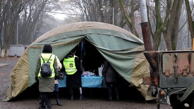 Гарячі обіди для потребуючих: в Ужгороді розпочали благодійну акцію