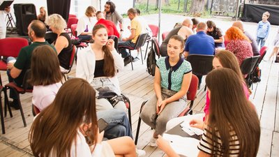 У Франківську проводять благодійні ігри "Що? Де? Коли?", щоб зібрати гроші для бійців "десятки"