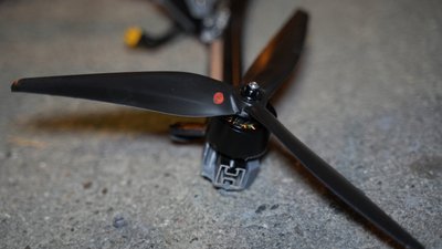 Уламки FPV-дрона, який вдарив у Київському районі Харкова
