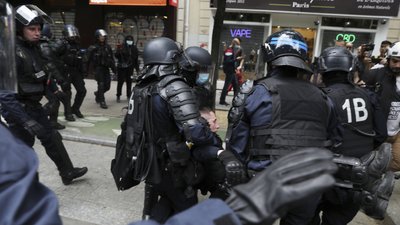 У Франції протестували проти примусової вакцинації У Франції протестували проти примусової вакцинації