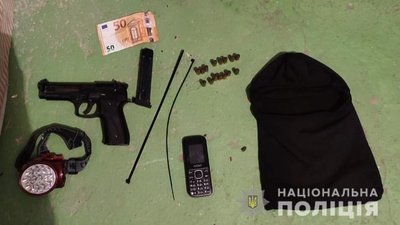 Грабували оселі та били людей: на Одещині затримали групу Грабували оселі та били людей: на Одещині затримали групу