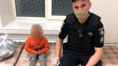 "У вагоні жив тиждень". Луцькі патрульні показали, де знайшли трирічного хлопчика "У вагоні жив тиждень". Луцькі патрульні показали, де знайшли трирічного хлопчика