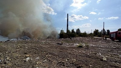 У Києві загасили пожежу на сміттєзвалищі