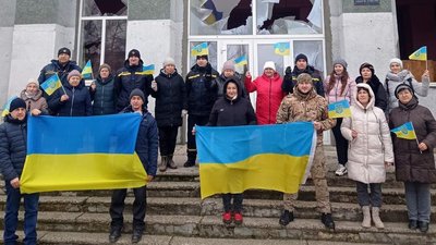 "Тільки в єдності наша сила!": жителі Високопільської громади на Херсонщині утворили ланцюг єдності "Тільки в єдності наша сила!": жителі Високопільської громади на Херсонщині утворили ланцюг єдності