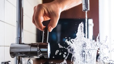 В одному зі спальних районів Чернівців майже добу не буде води