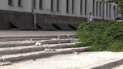 У Рівному скасували тендер на ремонт сходів біля драмтеатру У Рівному скасували тендер на ремонт сходів біля драмтеатру