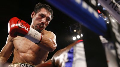 Джанібек Алімханули мав захищати два пояси чемпіона світу у середній вазі