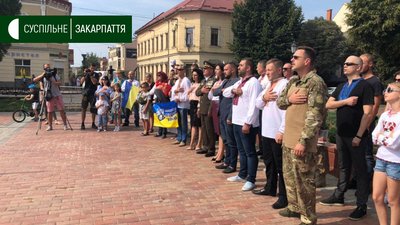 Державний прапор підняли на площі на Петефі в Ужгороді Державний прапор підняли на площі на Петефі в Ужгороді