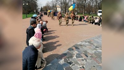 На Чернігівщині попрощалися з двома бійцями, які загинули на Донеччині та Луганщині