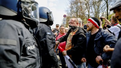 У Німеччині мітинг проти локдауну закінчився сутичками з поліцією, є затримані