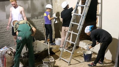 Волонтери з різних регіонів України відремонтували в Ямполі на Сумщині укриття місцевого центру дозвілля молоді Волонтери з різних регіонів України відремонтували в Ямполі на Сумщині укриття місцевого центру дозвілля молоді