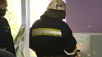 Сейф розрізали, бюлетені дістали - на Херсонщині запрацювала дільниця, на якій не могли вікрити сейф