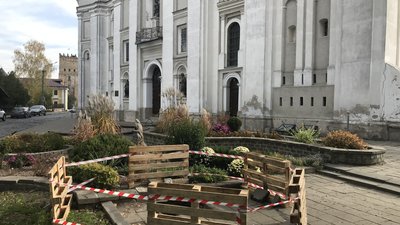 У старій частині Луцька утворилося провалля глибиною три метри