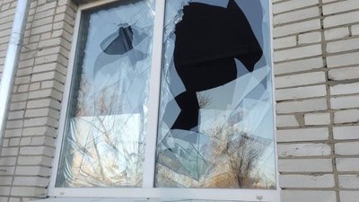 Пошкоджені будівлі старостату, центру надання соцпослуг, будинки — наслідки обстрілів армією РФ громади на Сумщині Пошкоджені будівлі старостату, центру надання соцпослуг, будинки — наслідки обстрілів армією РФ громади на Сумщині