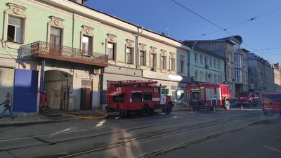 У Харкові на Полтавському Шляху пожежа у двоповерховому будинку