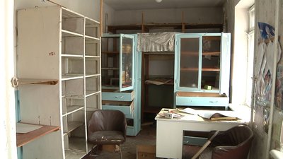 У Запоріжжі вандали руйнують будівлю колишнього шкірвендиспансеру