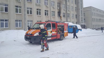 У Рівному сталась пожежа в будівлі облради У Рівному сталась пожежа в будівлі облради