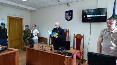 Оголошення вироку у справі керівника мовної школи в Хмельницькому міськрайонному суді