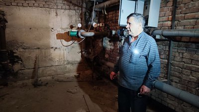 Мешканці багатоповерхівки у Луцьку не можуть потрапити в підвал під час тривоги Мешканці багатоповерхівки у Луцьку не можуть потрапити в підвал під час тривоги