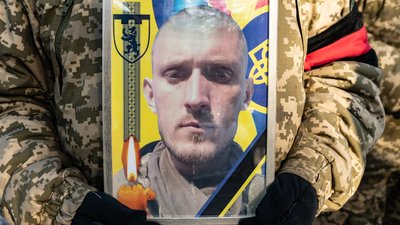 В Ужгороді попрощалися із полеглим на війні Денисом Капальчиком